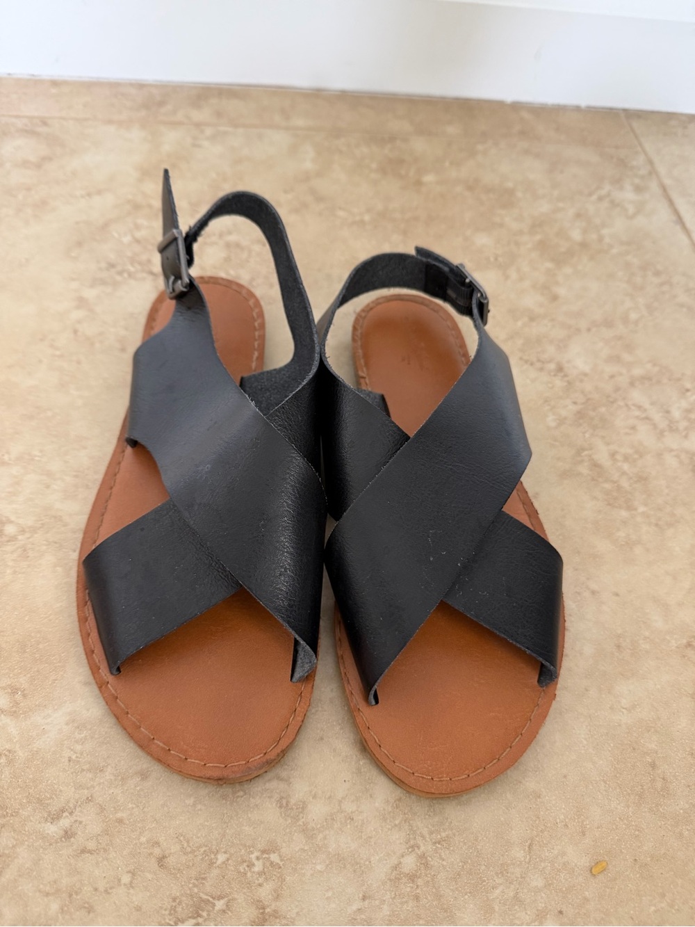 Universal Thread Black Cross-Strap Leather Sandals
